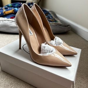 STEVE MADDEN DAISIE BLUSH PAT. LEATHER PUMP